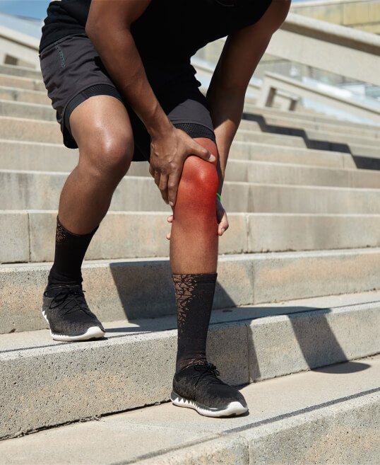 closeup-young-man-with-knee-injury (1)
